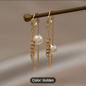 Gold plated earrings with pearl